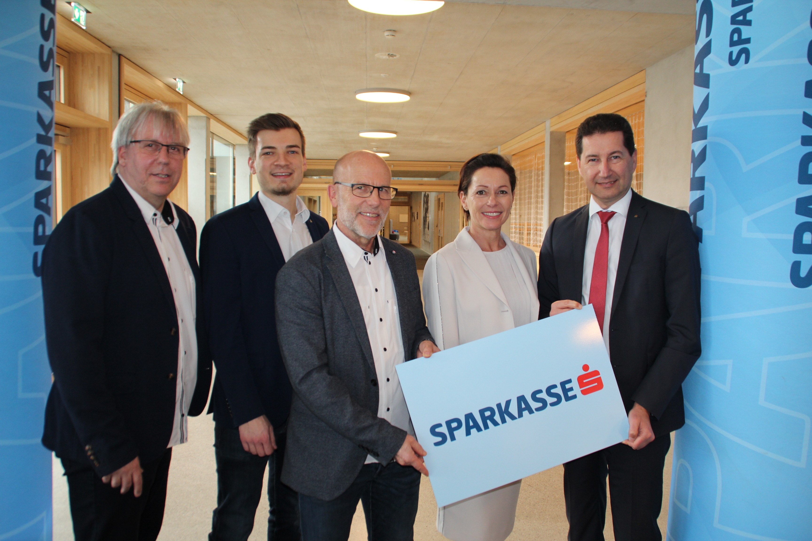 Christoph Neyer, Daniel Böhler, Conny Berchtold, LR Martina Rüscher und Bankvorstand Harald Giesinger